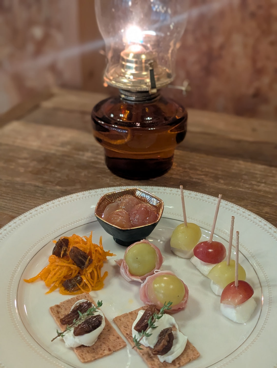 WINE GRAPE BOX – ワインを美しくする、料理になるぶどうセット（Mサイズ４房）